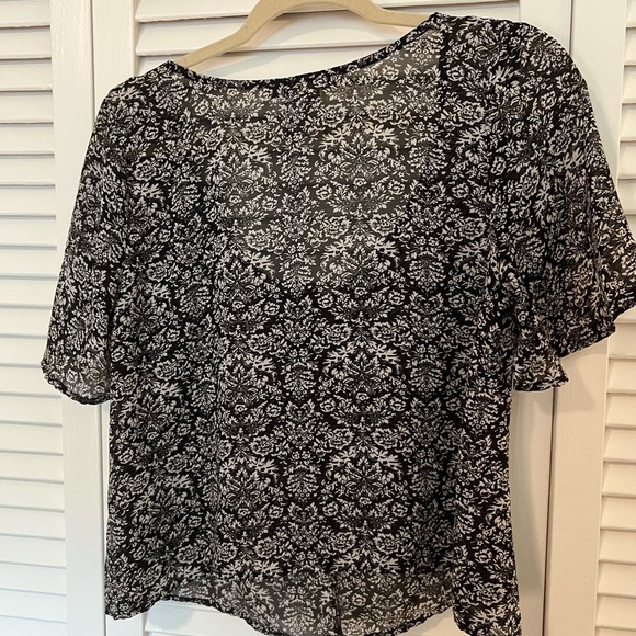 American Rag Black and White Floral Print Flowy Sleeve Blouse with Tie Front - Picture 4 of 4